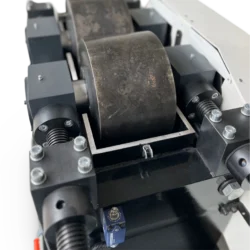 Detailed view of the roller mechanism, crushing cylinders, precise sample preparation.