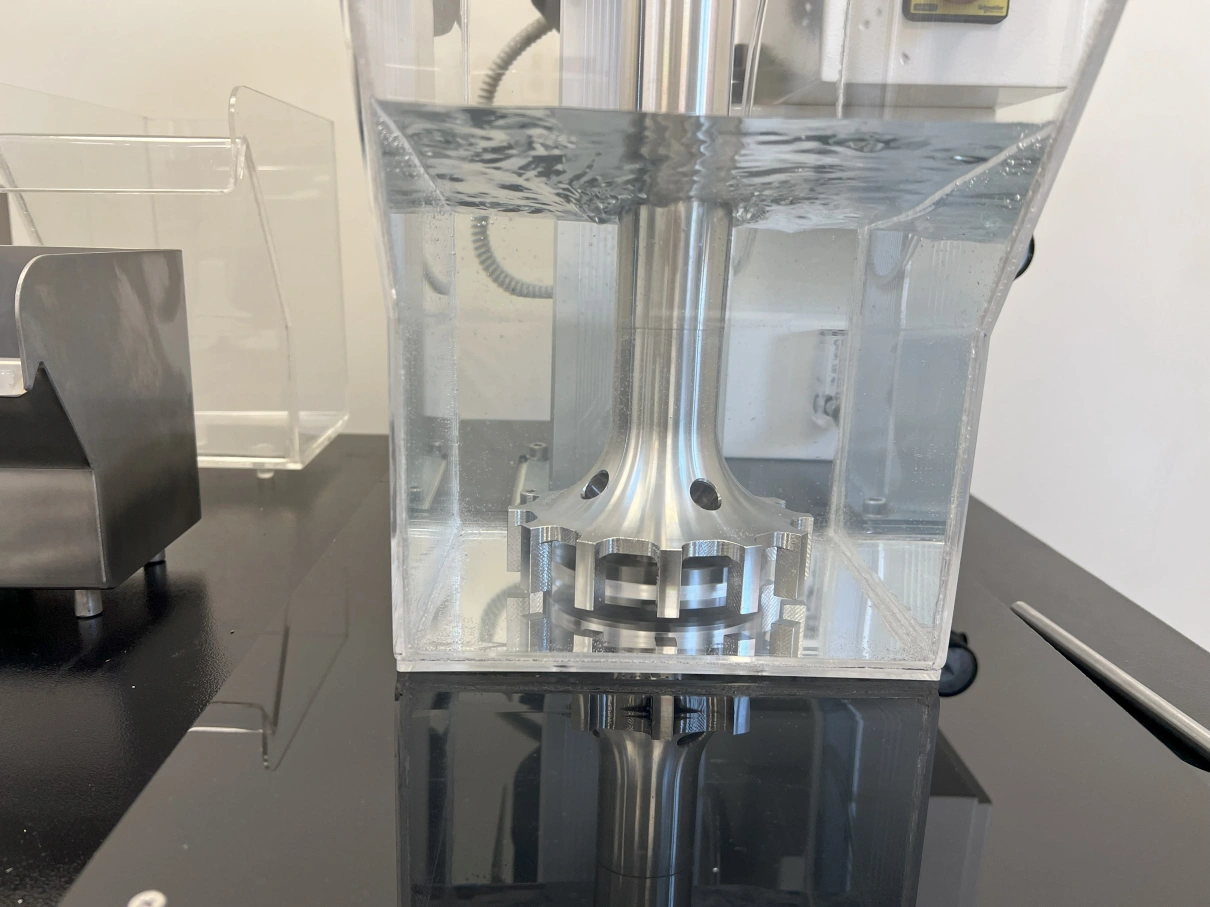 Fine air bubble dispersion in a transparent froth flotation cell during an aeration test, showing uniform agitation across the tank