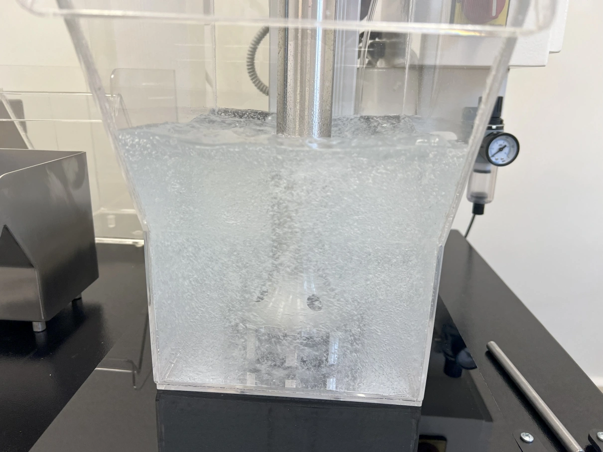 Water-filled acrylic flotation cell in operation with AISI 316 stainless steel agitation mechanism, compatible with D-12 type test procedures